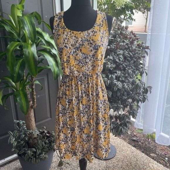Kaileigh Dress​ - Picture 2 of 12